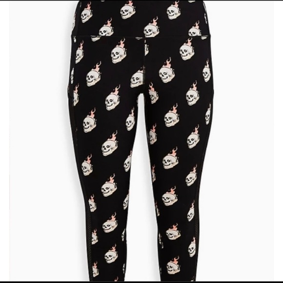 Torrid active skull leggings. Size 2 (18/20) - Picture 1 of 2